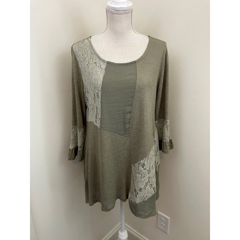 Calstyle Faded Green Multimedia Long Sleeve Top Size Medium
